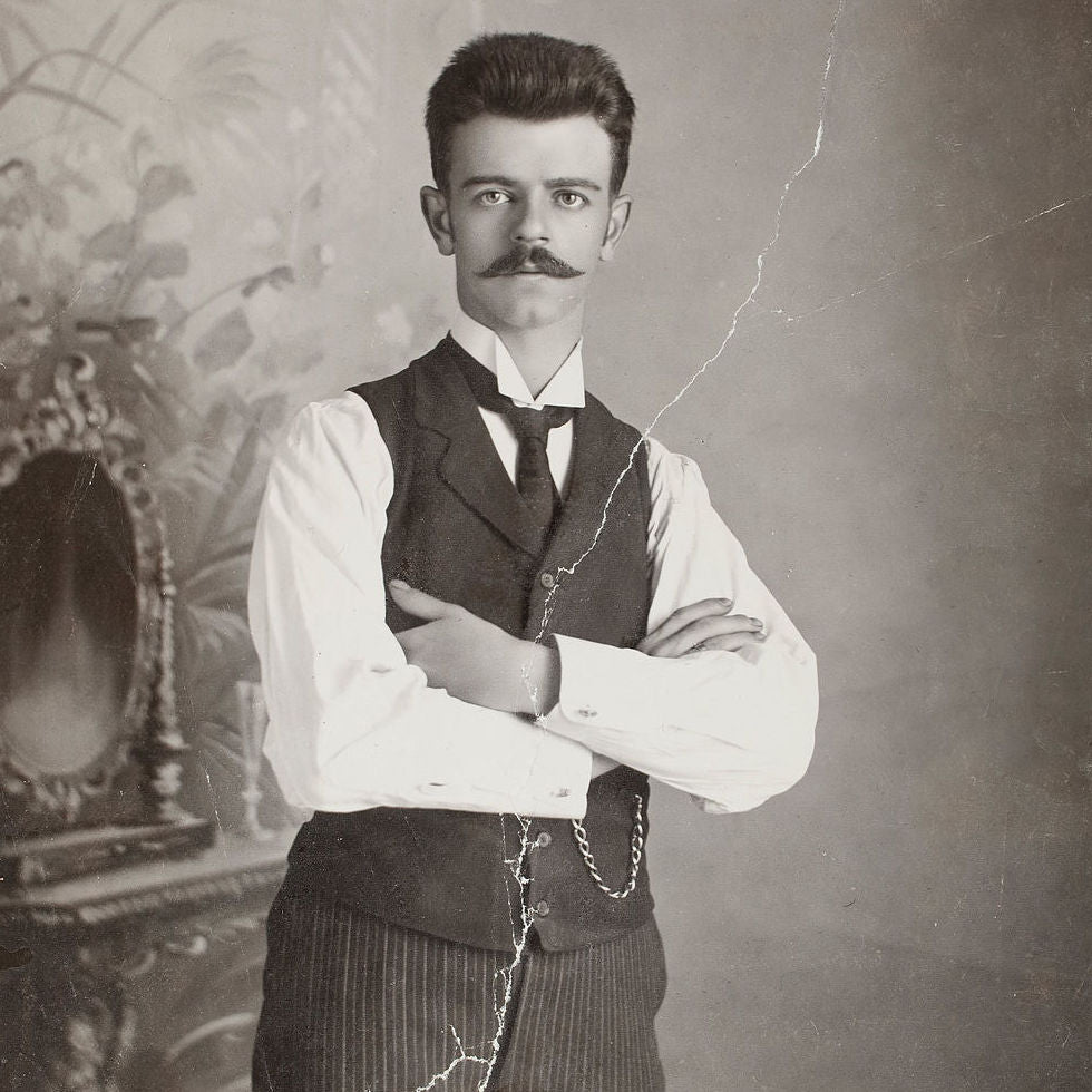 In the name of the father: Guillermo Kahlo