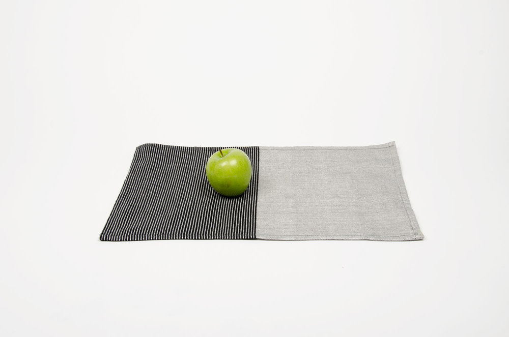 Cotton Placemat Color Blocks Diario black & white in table
