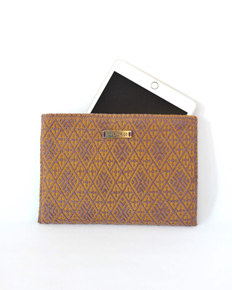 products/Folklor_iPad_Textil_Case_Gold_Plum_with_ipad.JPG